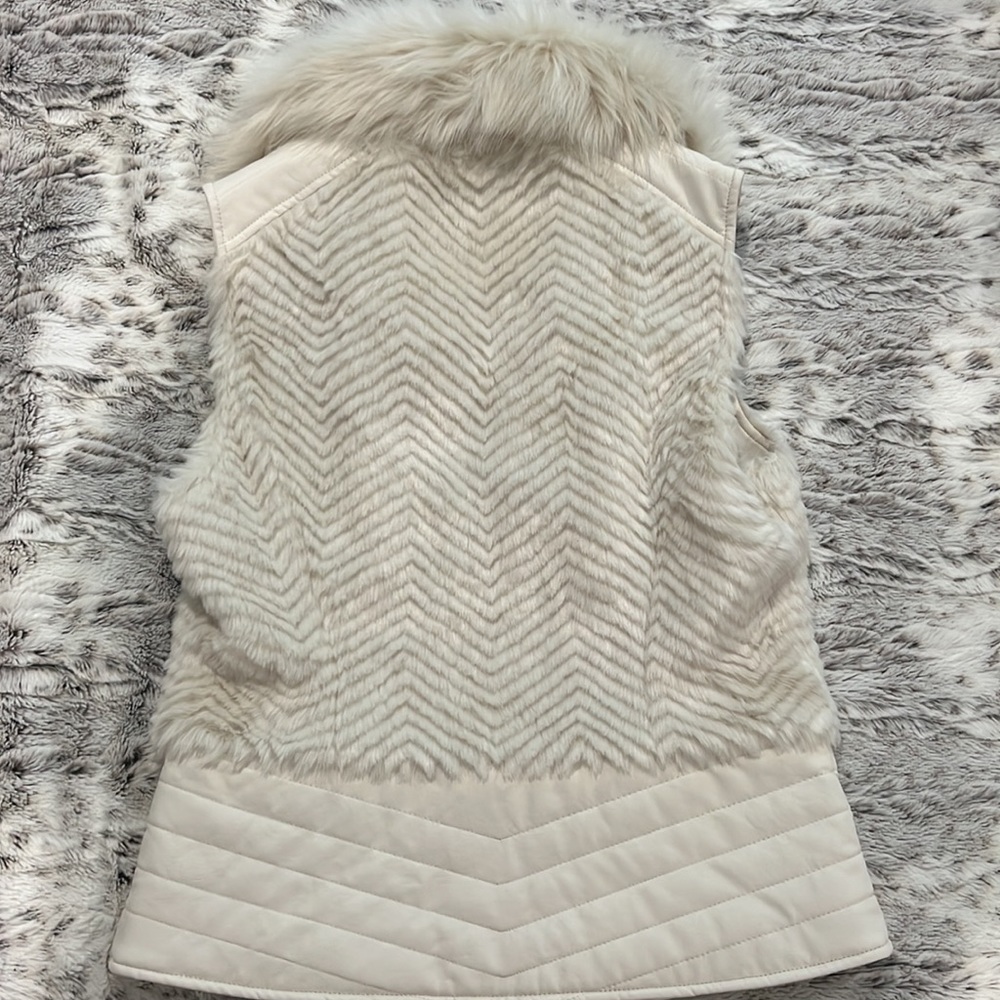 Guess fur vest - Picture 3 of 3